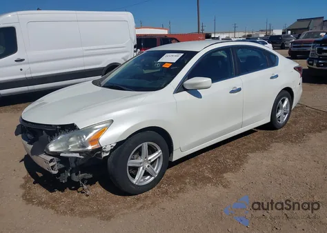 2015 Nissan Altima 2.5/2.5 S/2.5 Sl/2.5 Sv z USA, uszkodzony, nr VIN 1N4AL3AP4FN311375